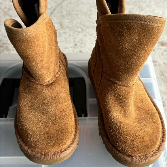 Ugg toddler size 8 - Picture 8 of 10